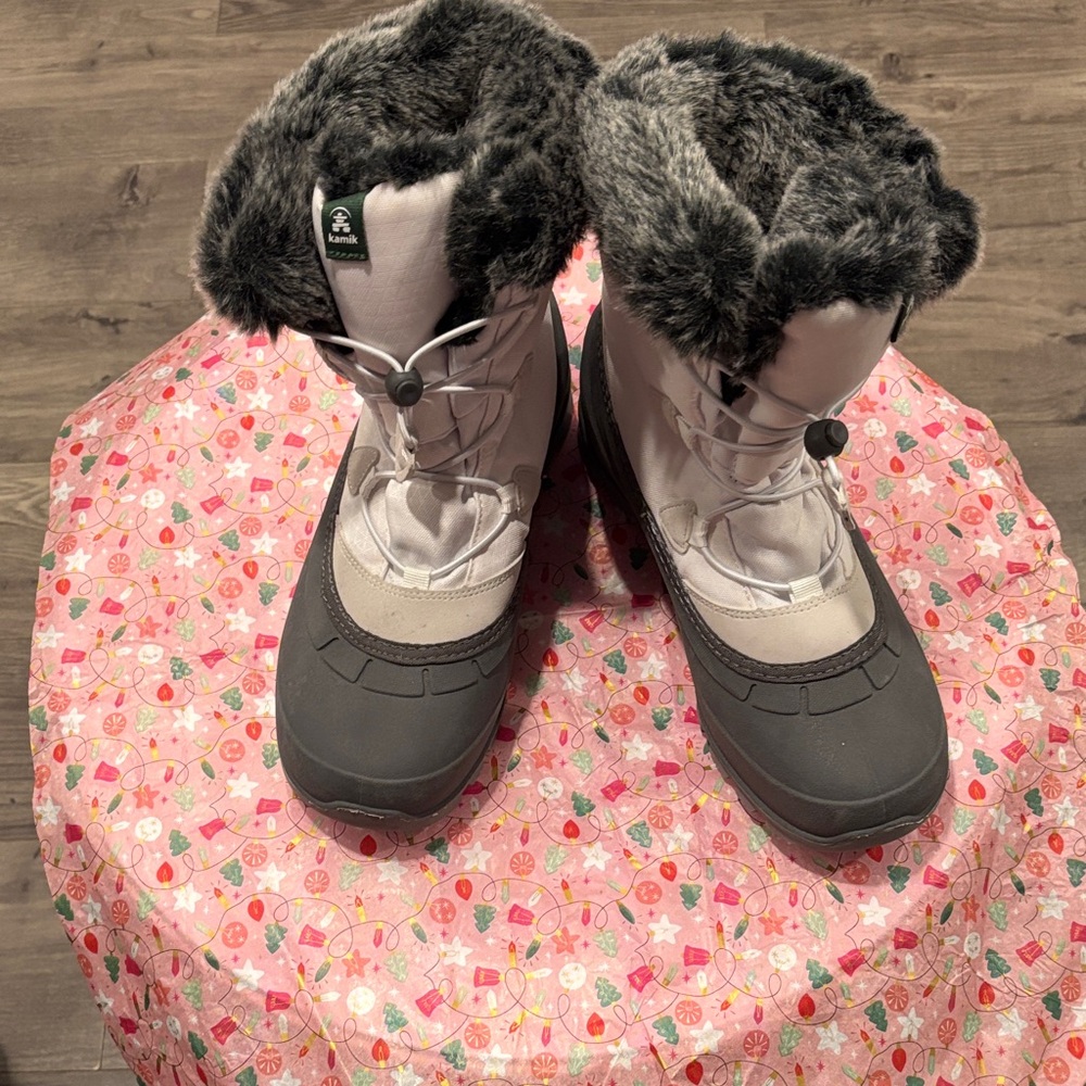 Kamik Gray and Black womens  Snow Boots
